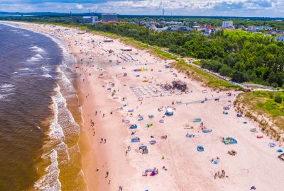 Uroczyste wręczenie certyfikatu oraz  flagi za zajęcie 1 miejsca w rankingu najpiękniejszych polskich plaż wg. Magazynu TRAVELIST